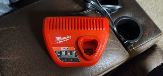 Milwaukee M12 Battery Charger