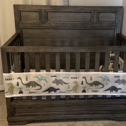 Baby convertible crib