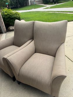 2 sitting chairs
