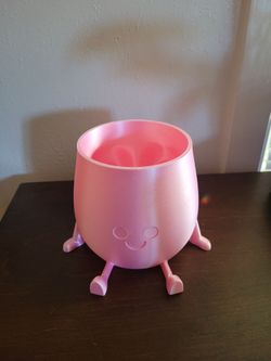 Pink cover pot with a big booty