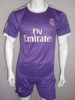 Real Madrid Adult Soccer Uniform No Brand Size XLarge-Uniformes