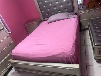 Glam Silver Bedroom Set – Bed, Dresser w/ Mirror, 2 Nightstands & Storage Bench