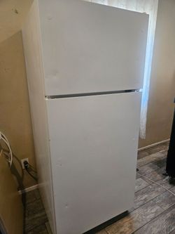 Fridge clean and works