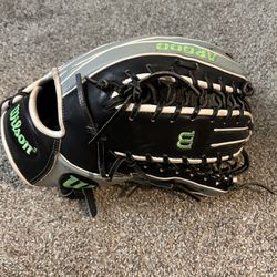 Wilson A2000 12.75 Inch Baseball Glove