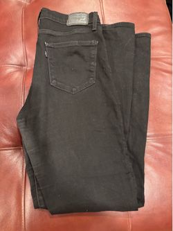 Women’s Levi’s 724 Size 31 high rise straight. Located in Murray cash/Venmo. Venmo deposit to hold or fcfs.