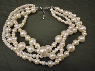 Elegant Pearl Necklace