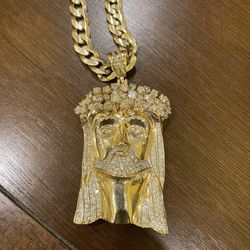 Real Gold Chain/Pendant!!!!