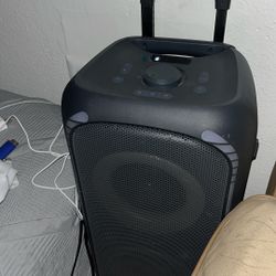 Con Cargador Solo Está Quebrada De Un Agarradero En Buenas Condiciones 