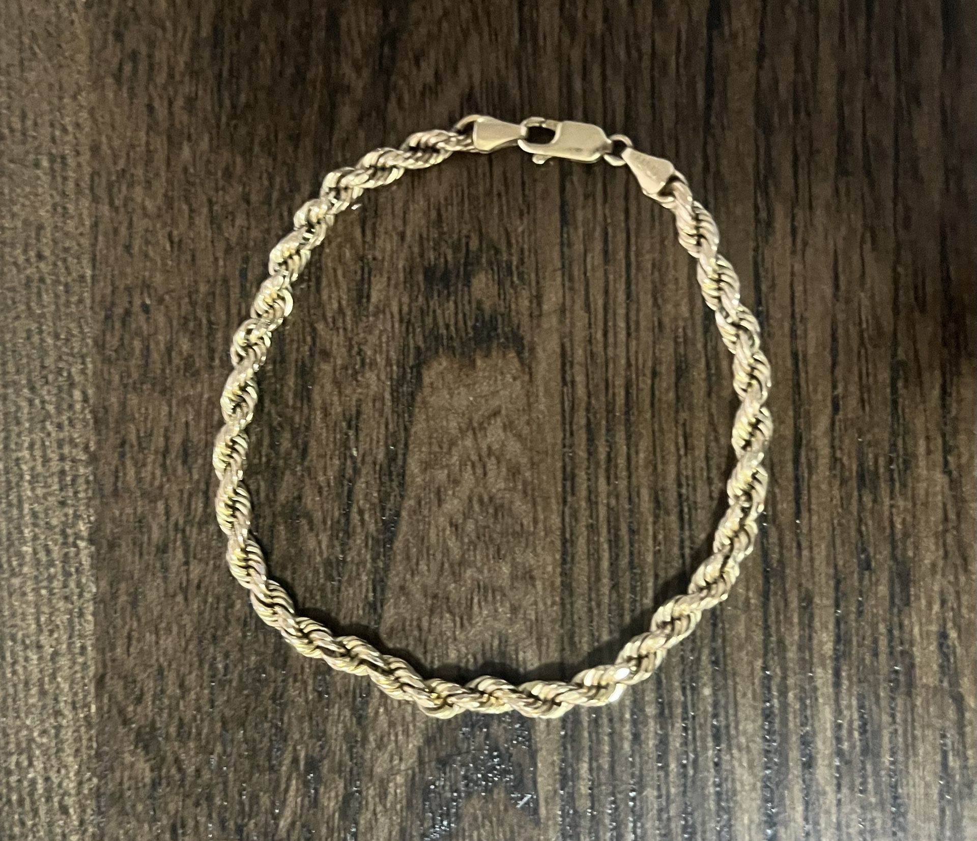 14kt Solid Rope Bracelet https://offerup.com/redirect/?o=Ny5ncw==