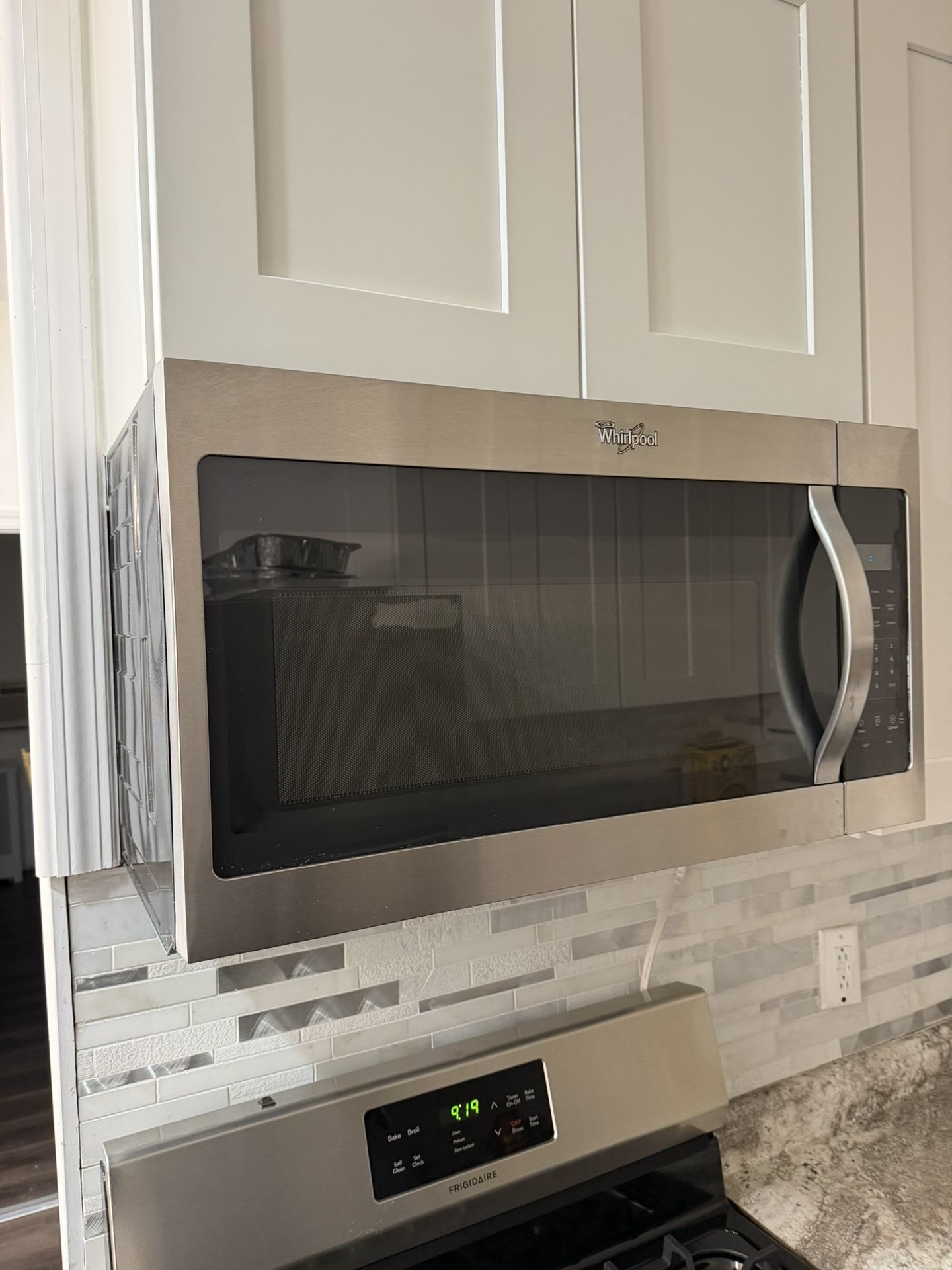 Like New Whirlpool Microwave 