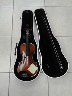 Violin as-is in case
