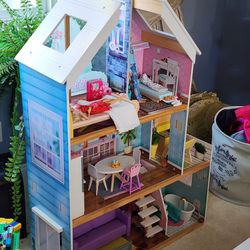 Kidcraft Barbie House