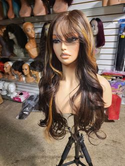 Long Wavy Wig with Highlights and Bangs