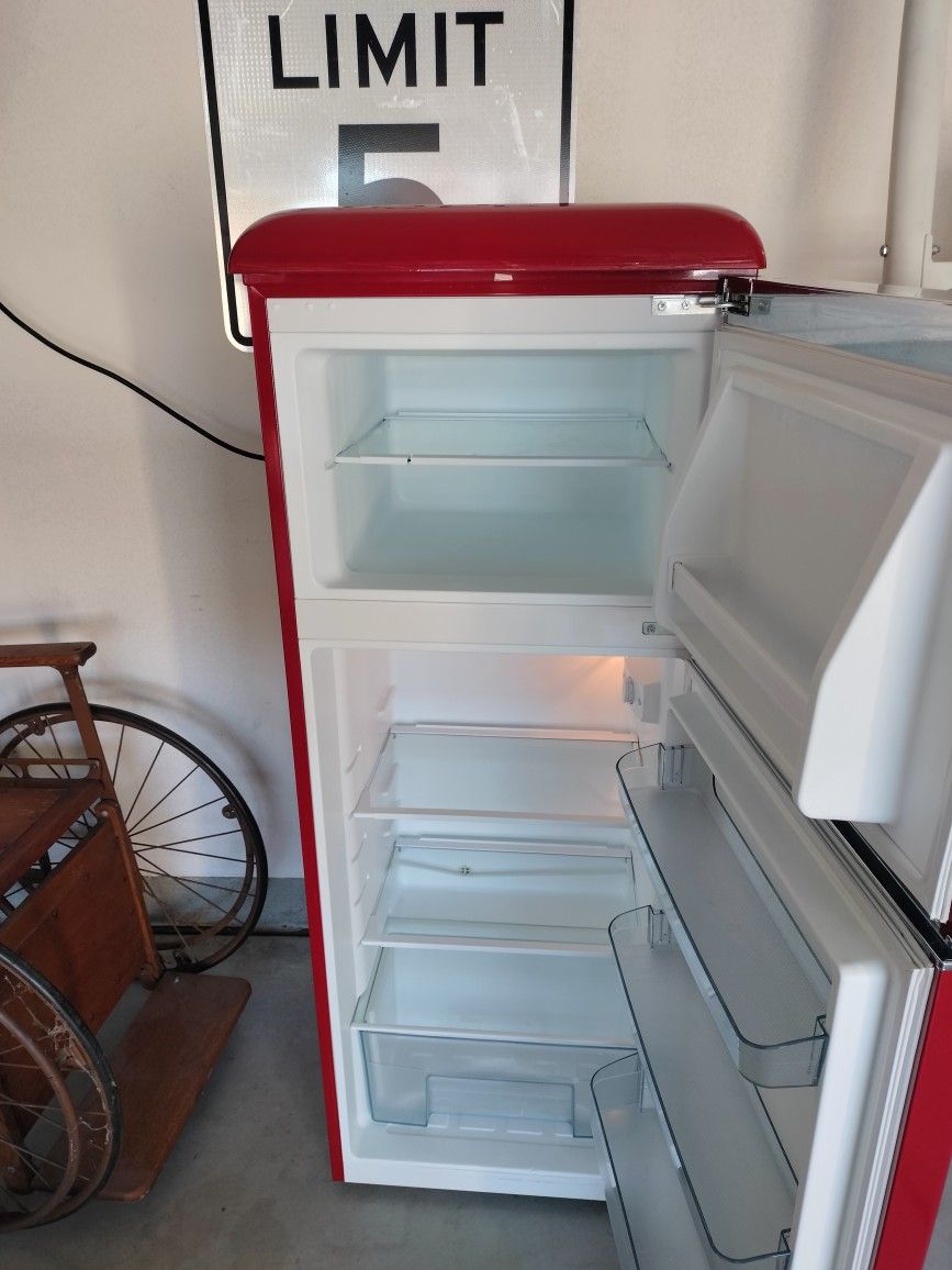 Retro Refrigerator 