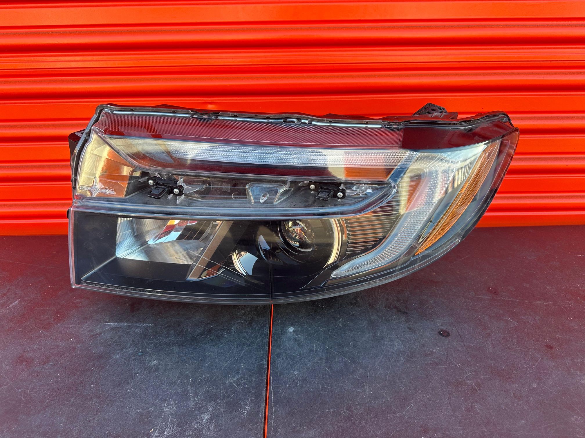 2022-2023 -2024 HONDA PASSPORT LEFT SIDE HEADLIGHT OEM