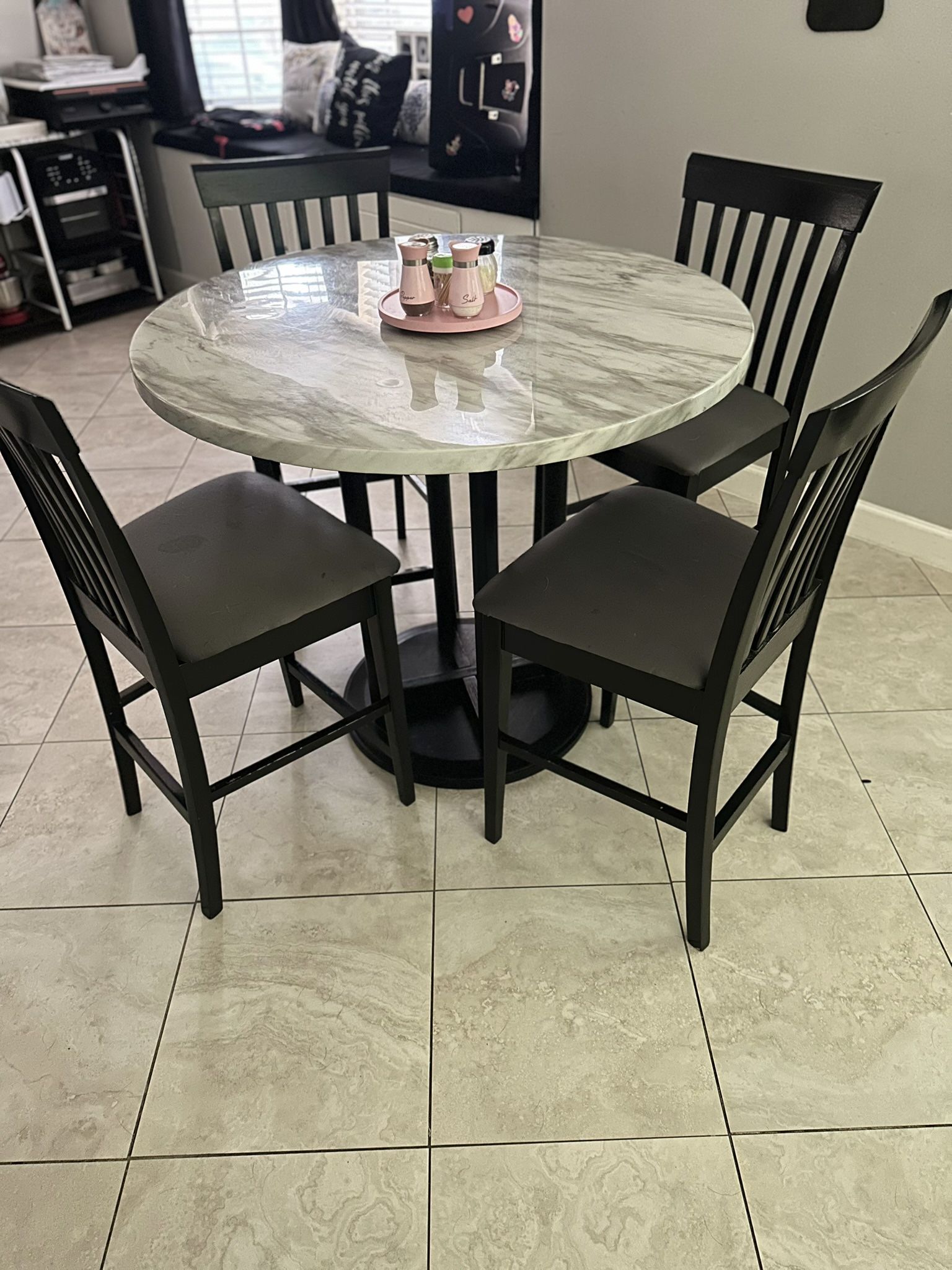☀️ Beautiful dining table ☀️