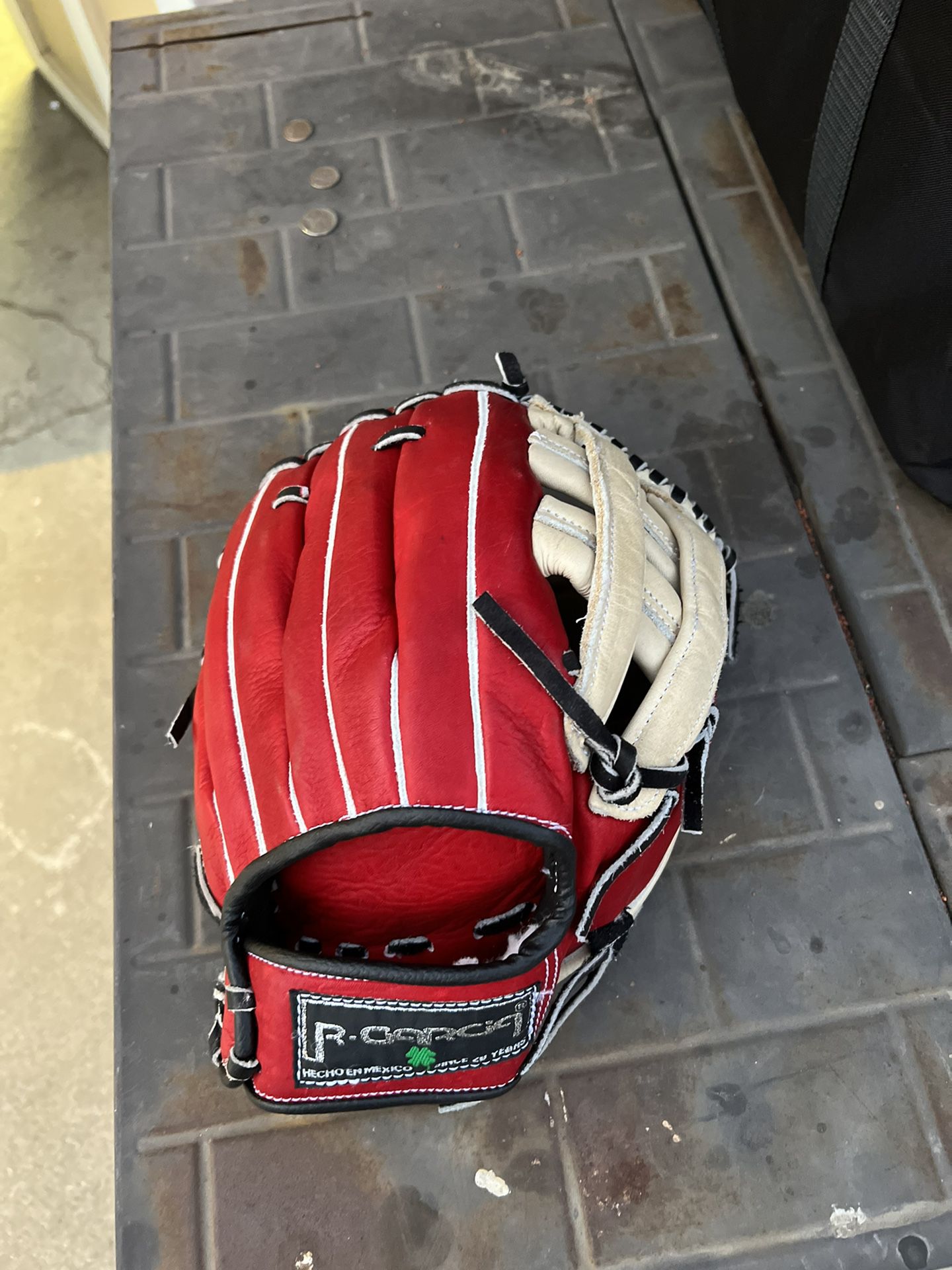 Baseball Gloves/ Guantes de Béisbol 