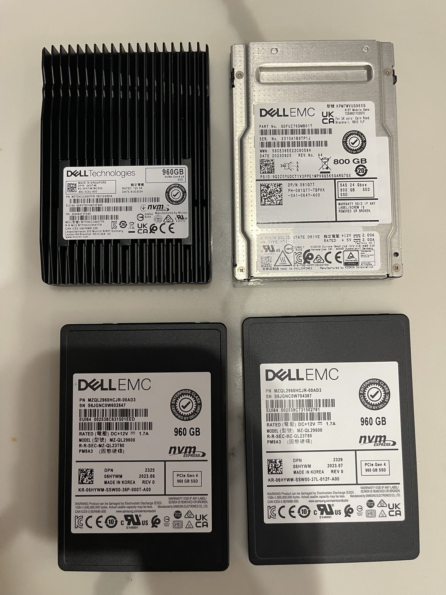 4 Dell EMC Use 2.5" SSD Hard Drive