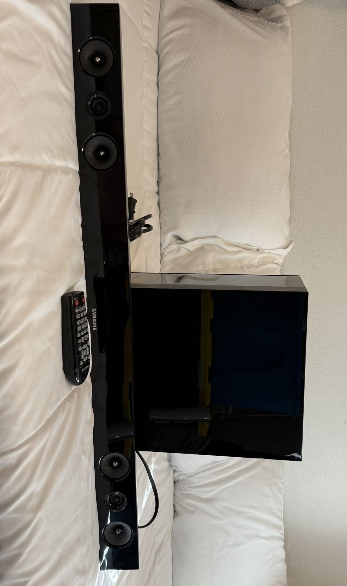 Samsung Soundbar with Wireless Subwoofer
