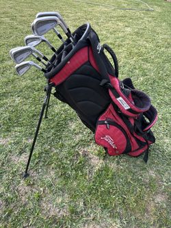 Titleist 704 CB Iron Set Golf Clubs Titleist Golf Bag Red 7 Piece  