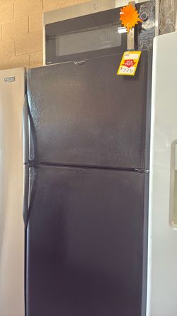 Like new Frigidaire refrigerator