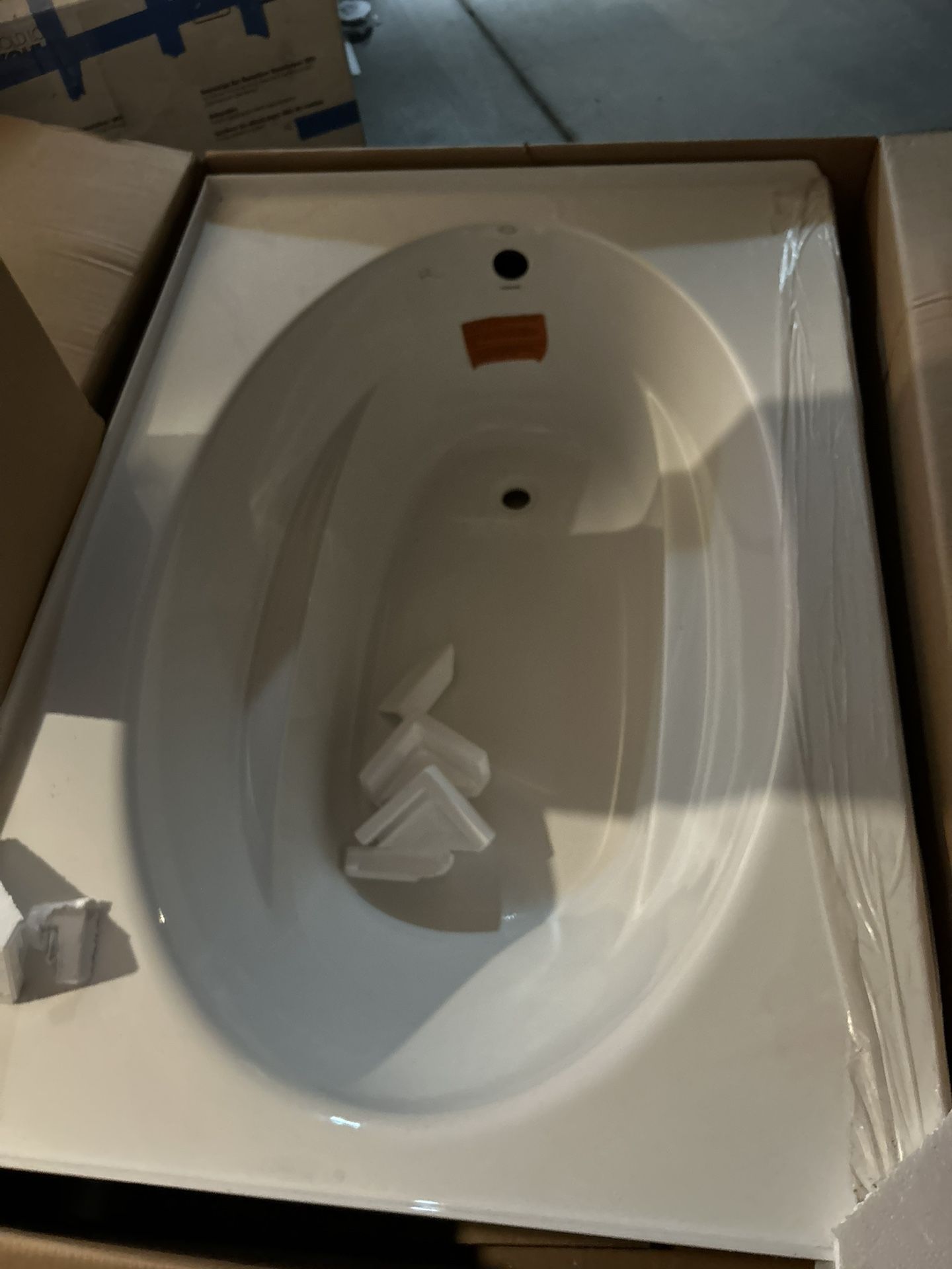KOHLER Windward 60 in. x 42 in. Soaking Bathtub with Left-Hand Drain in White