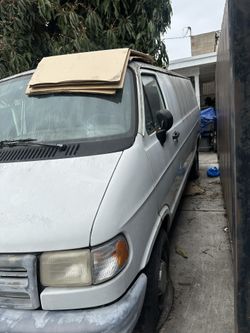 Dodge Ram 2500 Van 