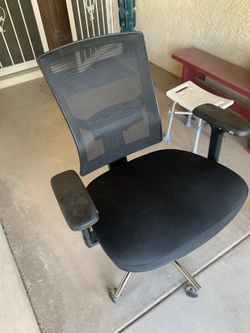 USED BIG/TALL MESH BACK CHAIR