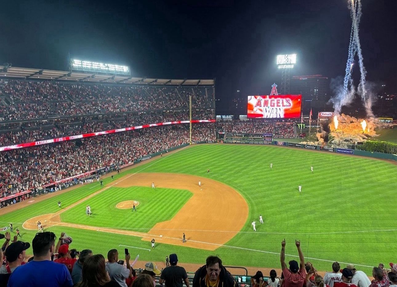 4 Tickets & Parking Arizona Diamondbacks Vs Los Angeles Angels of Anaheim
