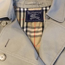 Rain Coat Authentic. Size S. Aventura Area