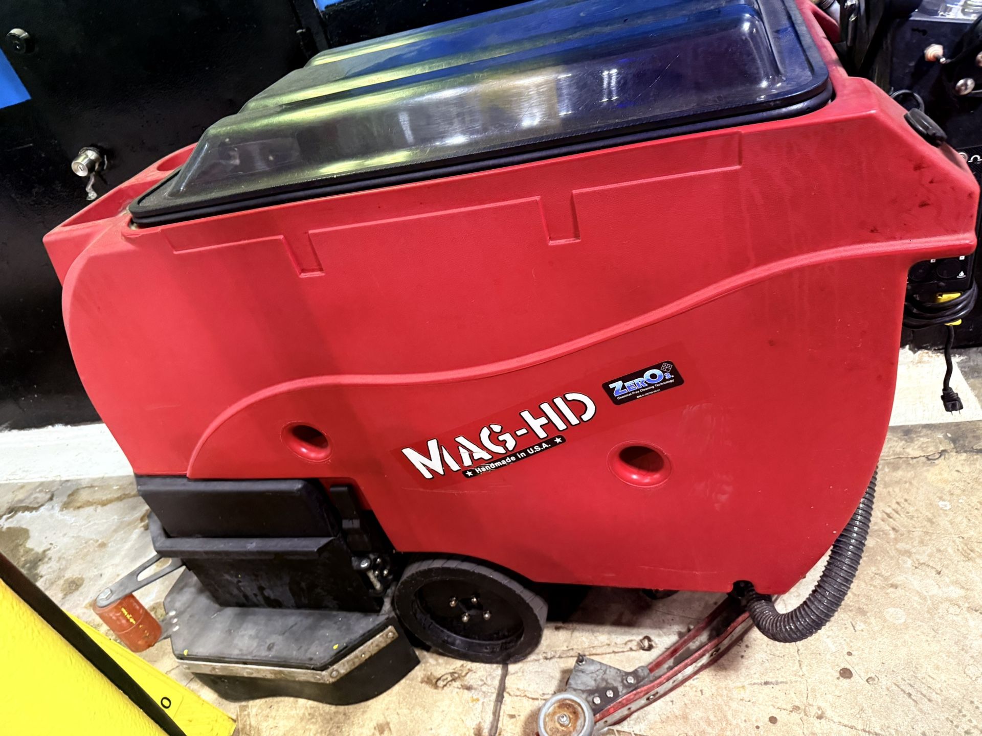 Heavy-Duty Auto Scrubber – Fully Functional • Low Use