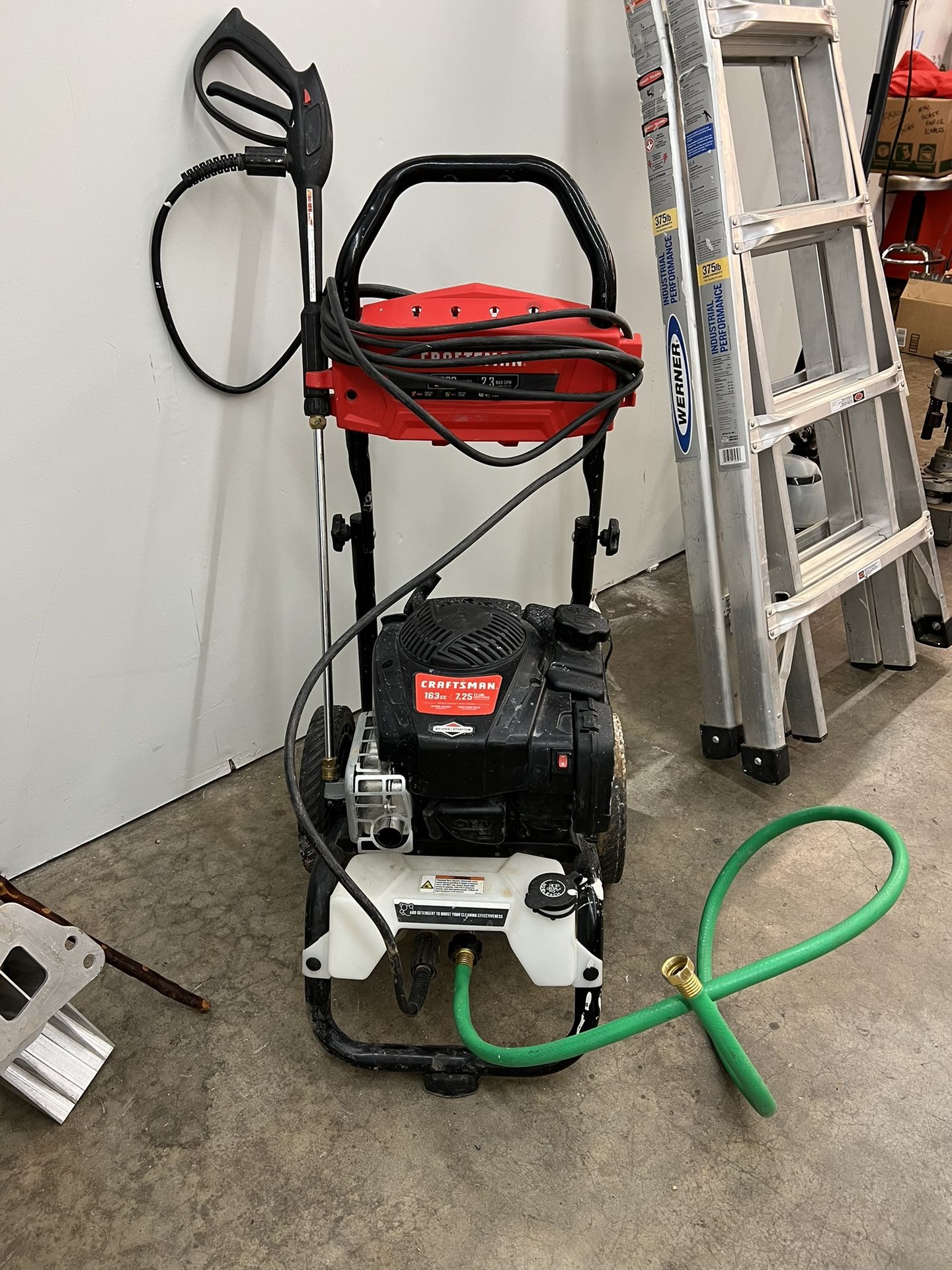 CRAFTSMAN 2800 PSI 2.3-Gallon-GPM Cold Water Gas Pressure Washer (CARB ...
