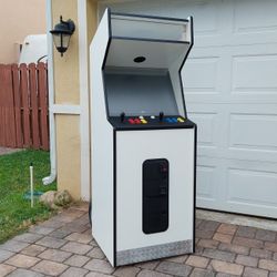 Classic arcade video game with 5000 Built In Games