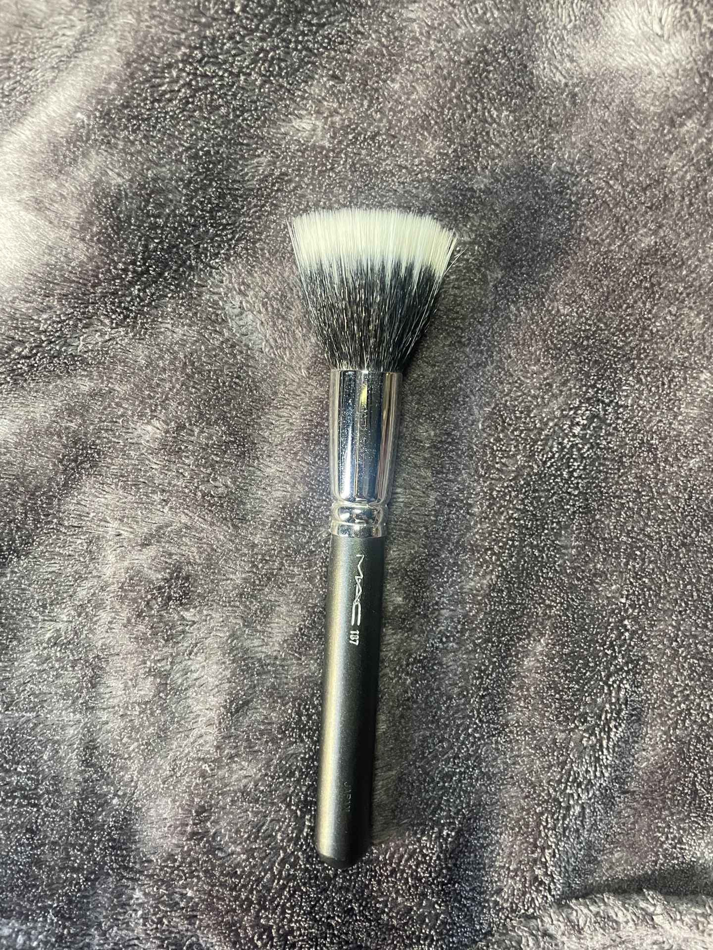 MAC Brush 187