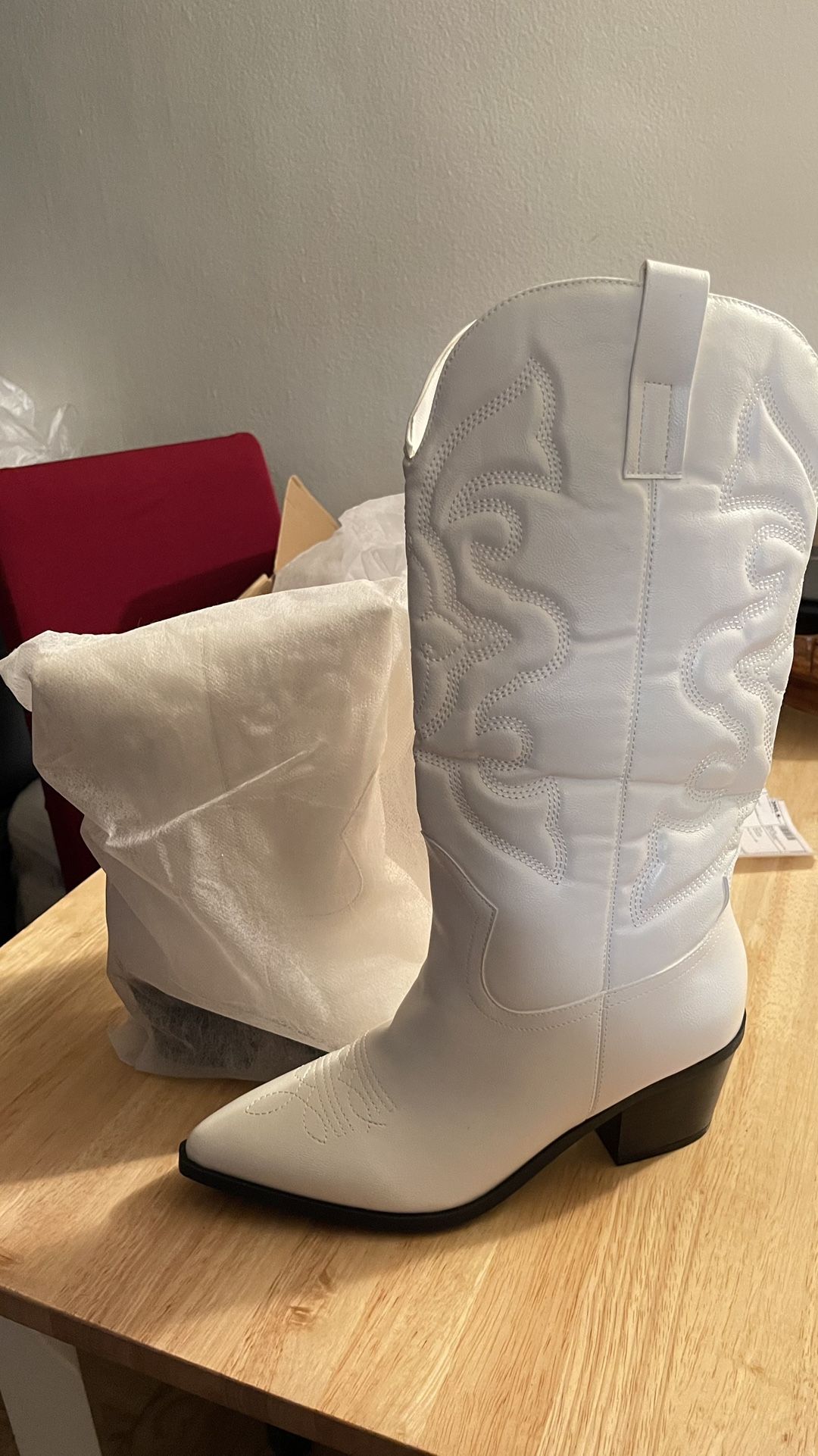 KOHLS Chantry White Boots