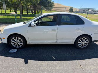 2010 VW JETTA. Smogged & Registered. $1800 obo