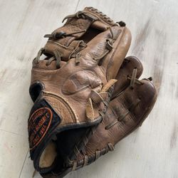 Baseball Glove - Louisville Slugger