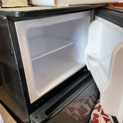Mini Fridge With Freezer 
