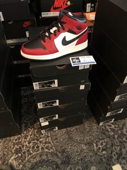 Nike air Jordan 1 mid Chicago black toe size 9.5 and 13 brand new