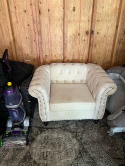 Cream Velvet Tufted Chesterfield Accent Chair