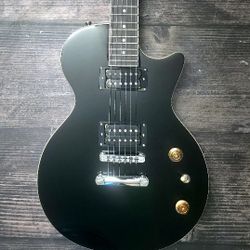 Electric guitar new !! With softh case !! $150 or best offer !!