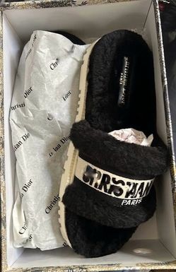 Sandals/Slides