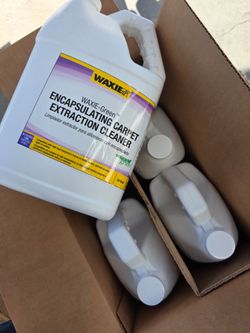 Encapsulating carpet extraction cleaner