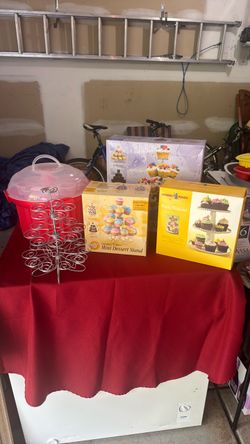 Cupcake Stand and Carrier Bundle