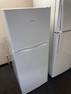 Hotpoint Top Freezer Fridge – White, Clean Interior, Compact