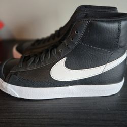 Nike Blazer 77 Size 6.5 Youth Fits Size 7.5 Women