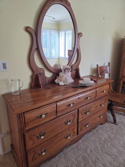 80s dresser and mirror set $45