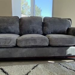 Like new Upholstery Couch with cushions 
