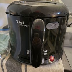 Compact deep fryer ! Never used
