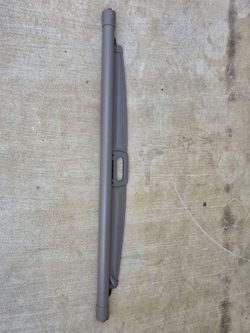 Retractable cargo cover